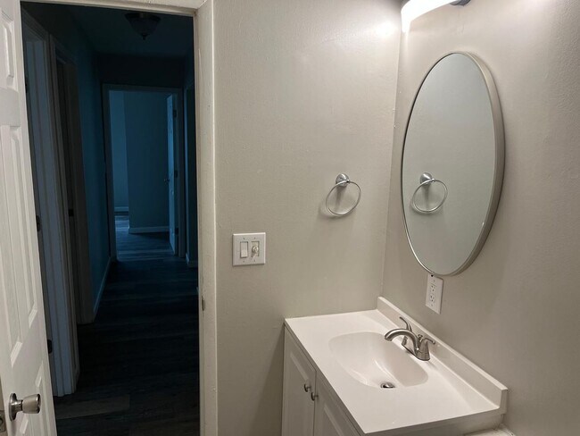 Building Photo - 2656 Sherborne Crescent