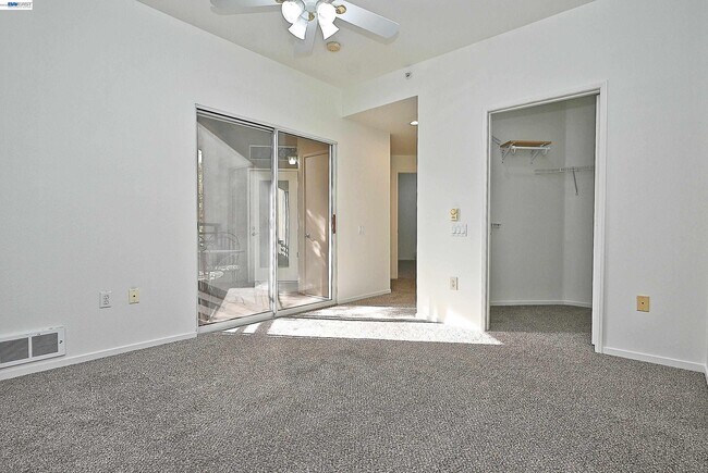 Building Photo - 280 Caldecott Ln