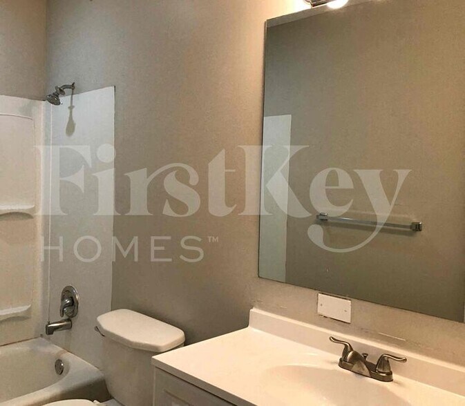 Building Photo - 7714 E 90th Terrace