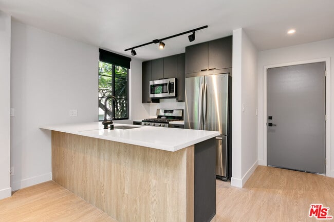 Building Photo - 3602 Dunn Dr