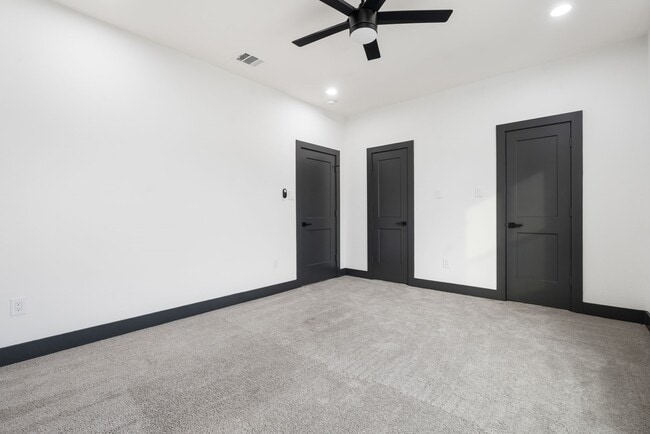 Building Photo - 911 Panama St