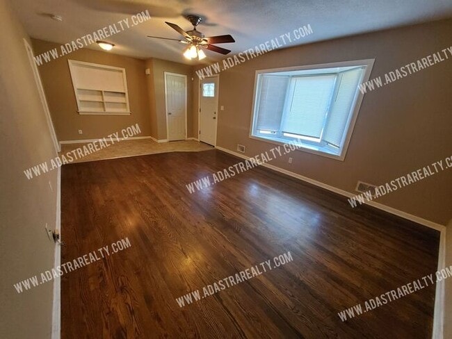 Building Photo - Awesome Location in Waldo-Available NOW!!