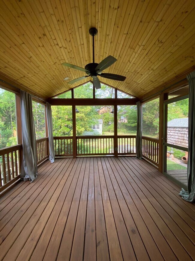 Building Photo - COMING SOON. Sunset Hills 3 bedroom 2 bathroom charming brick bungalow in Greensboro. Lawn care i...