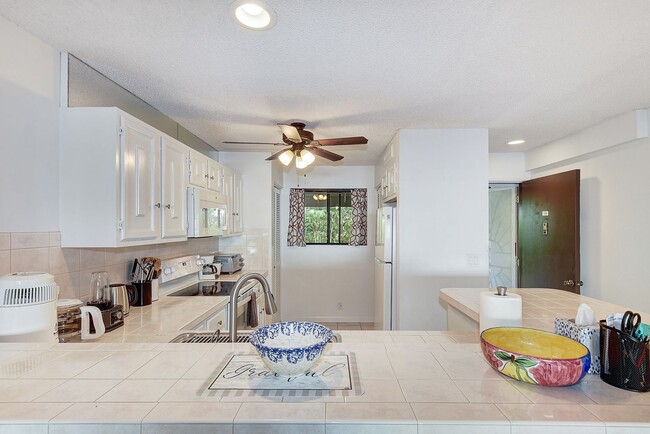 Building Photo - 77-6585 Sea View Circle 306