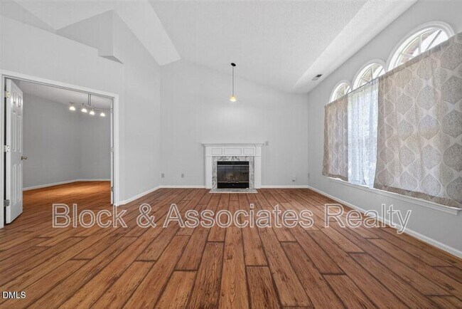 Building Photo - 105 Ellsworth Pl