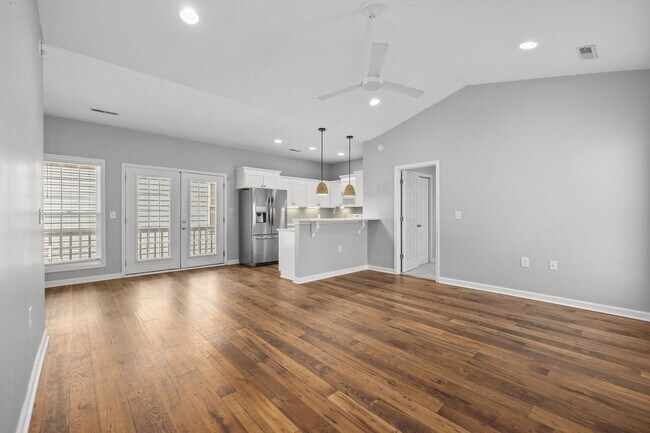 Building Photo - Magnolia Beach West