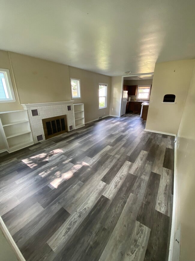 Building Photo - 720 3rd St N