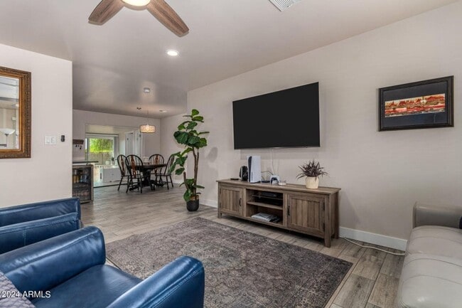 Building Photo - AMAZING ASU HOUSE IN GREAT STUDENT AREA