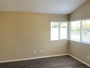 Building Photo - 903 N Forest Ave