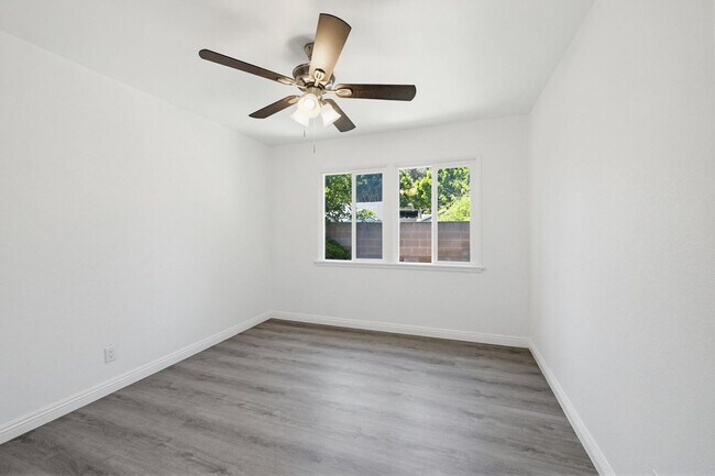 Building Photo - 4264 W Broadway