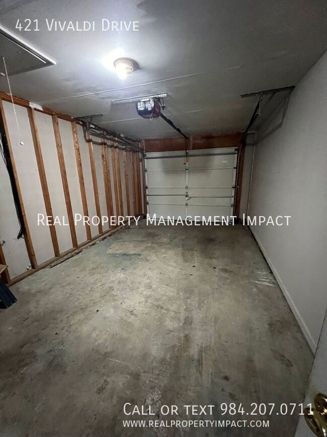 Building Photo - 421 Vivaldi Dr