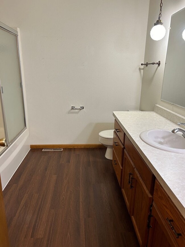 Building Photo - Spacious Condo for Rent