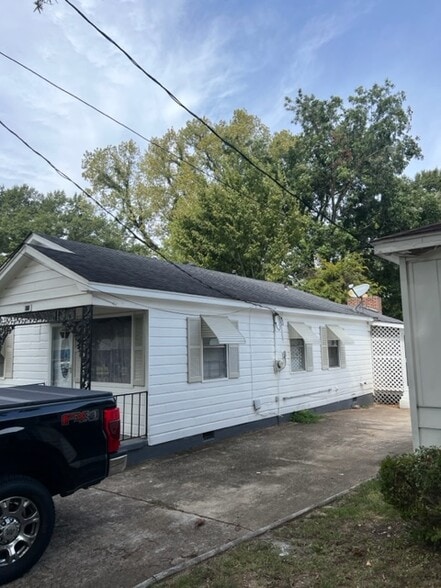 Building Photo - 518 Harris St