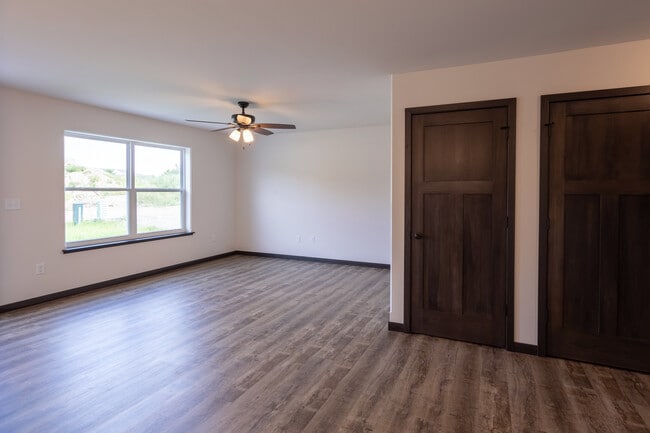 Building Photo - 1604 Eastside Cir