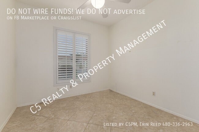 Building Photo - 1413 E Peach Tree Dr