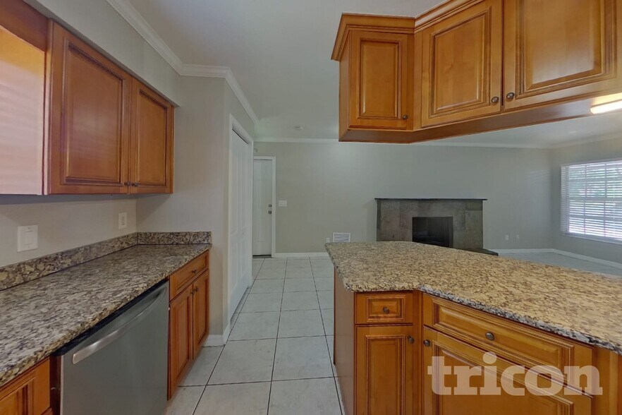 Building Photo - 14314 Ravenwood Ln