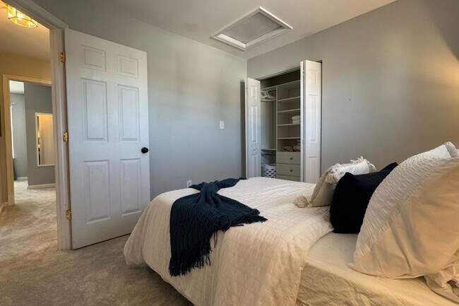 Building Photo - 9414 Grant Ave