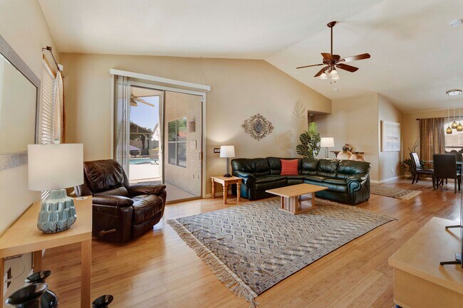 Building Photo - Gorgeous fully furnished home in Gilbert w...