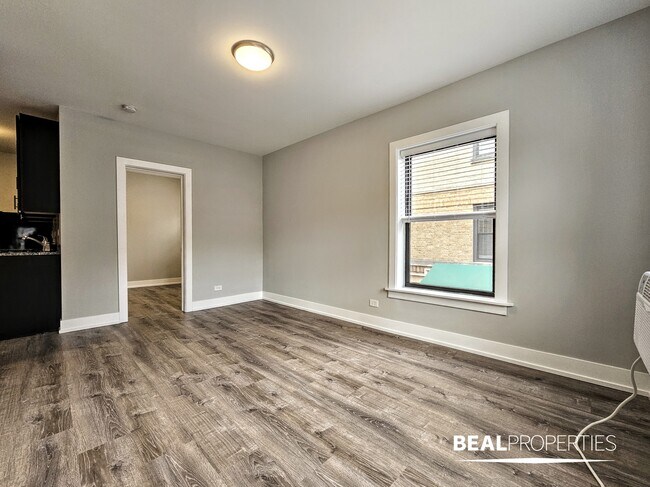 Building Photo - 711 W Brompton Ave