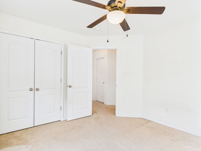 Building Photo - 9443 Rutlandshire Dr