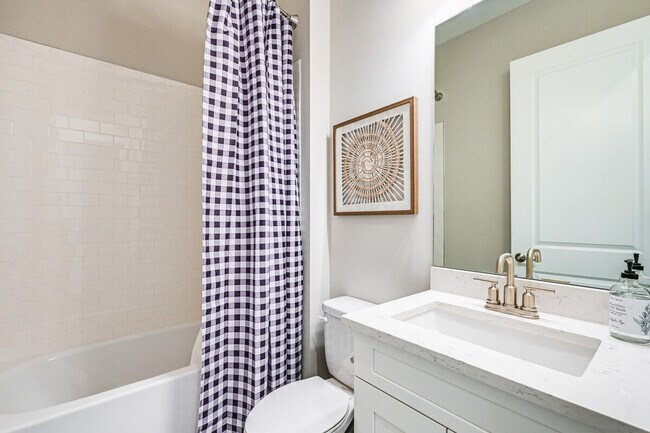 Building Photo - 15140 Pescara St