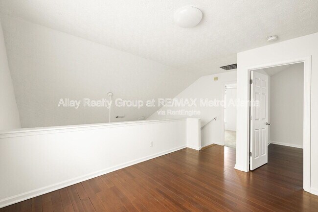 Building Photo - 1334 Gates Dr SE