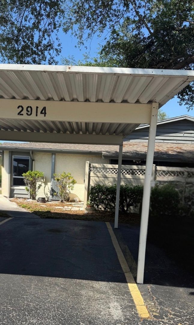 Building Photo - 2 Bed | 2 Bath | Updated Condo | Covered Parking