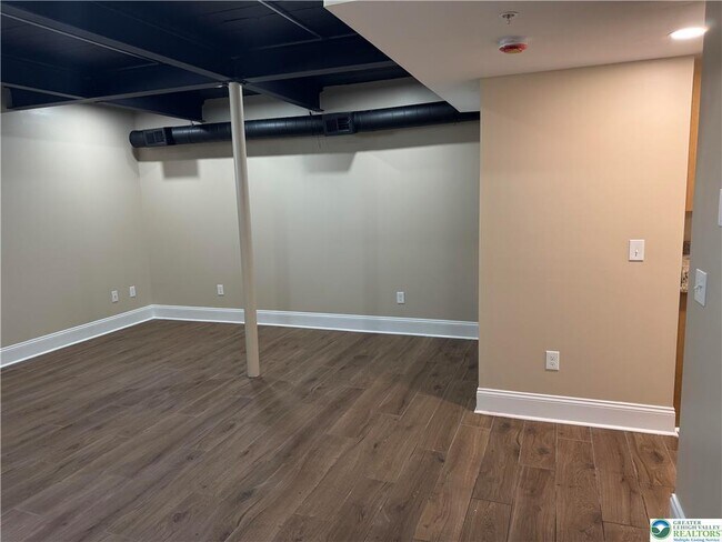 Building Photo - 330 Linden Ave