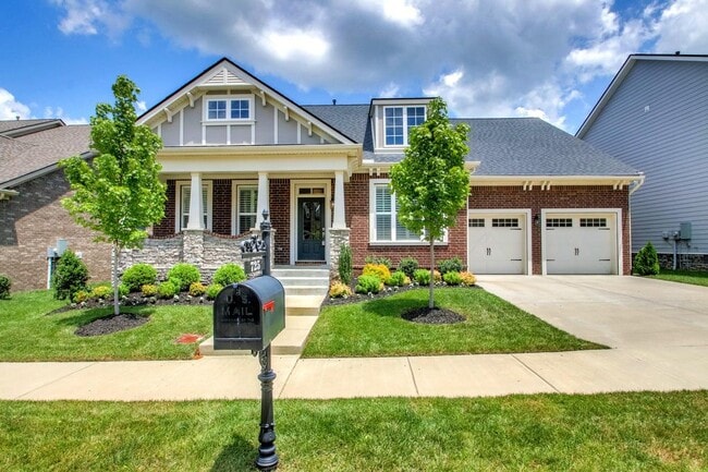 Primary Photo - 725 Newcomb St