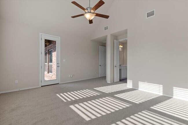 Building Photo - 532 Stone River Dr
