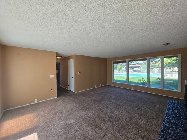 Building Photo - 1623 Mowry Square