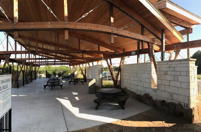 Building Photo - 133 Rocky River Rd