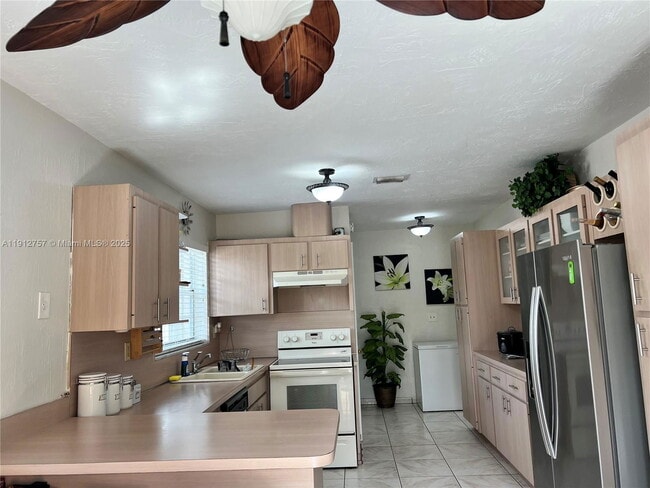 Building Photo - 120 SW 68th Ave