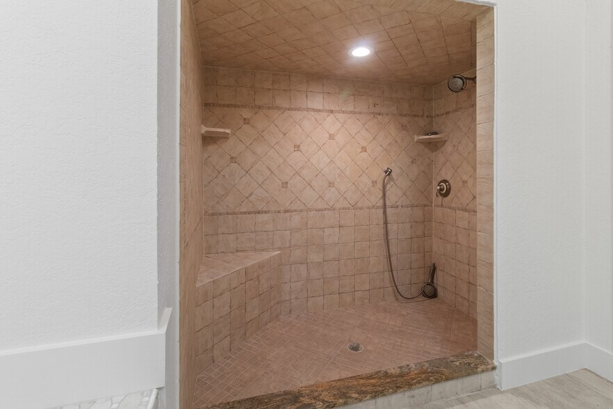 Building Photo - 11918 Quail Ridge Dr