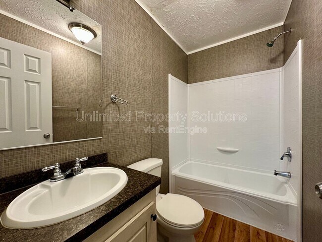 Building Photo - 2416 Quail Run Rd NE