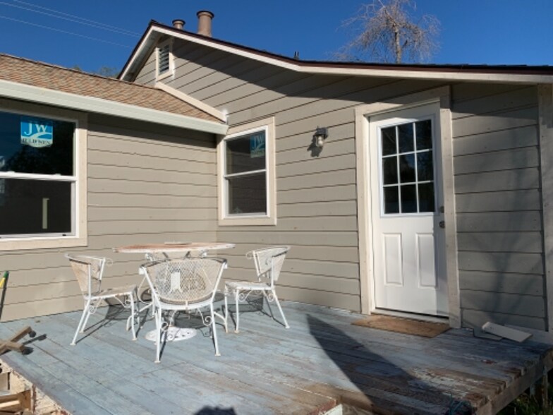 Building Photo - 123 Adam Ave