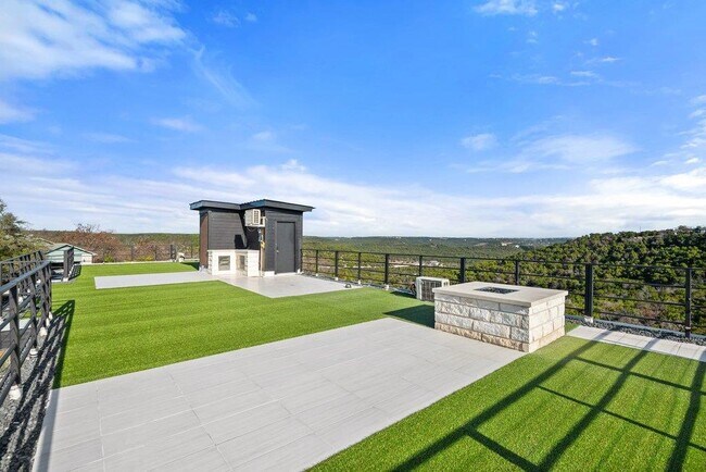 Building Photo - 8610 Grandview Dr