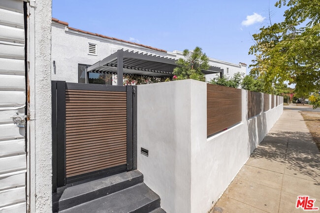 Building Photo - 1265 Keniston Ave