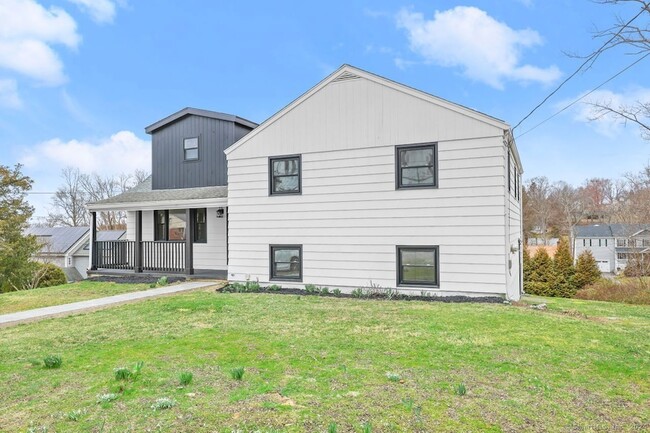 Building Photo - 141 Ridgewood Dr