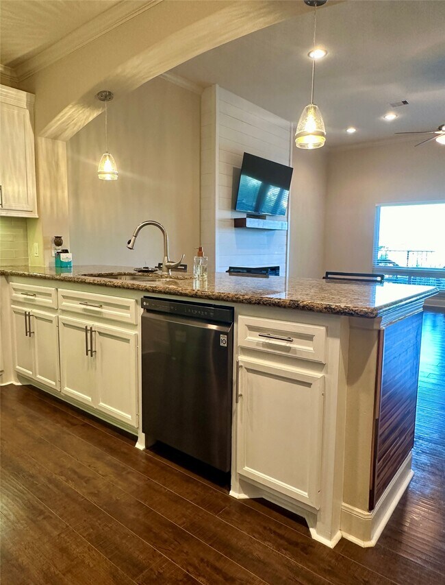 Building Photo - 17570 Hwy 105 W