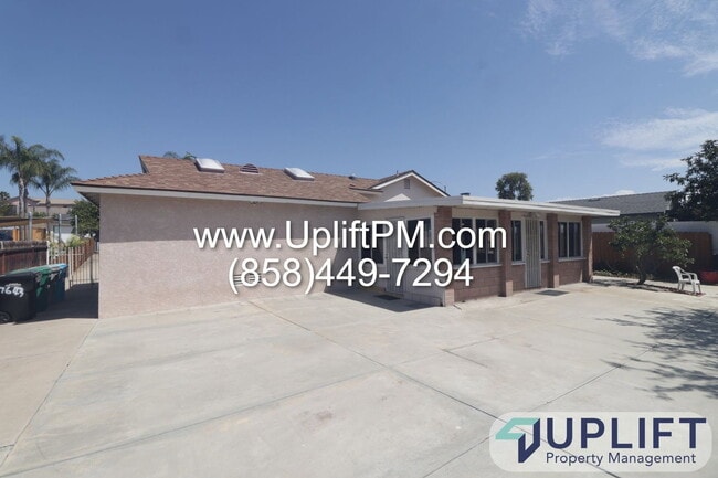 Building Photo - 7643 Woodbine Way