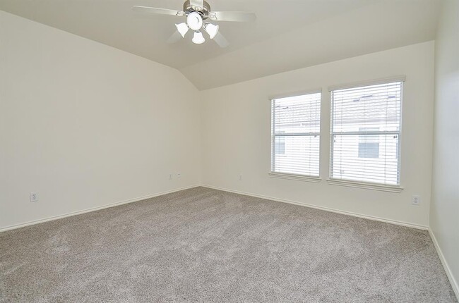 Building Photo - 3027 N Heights Hollow Ln