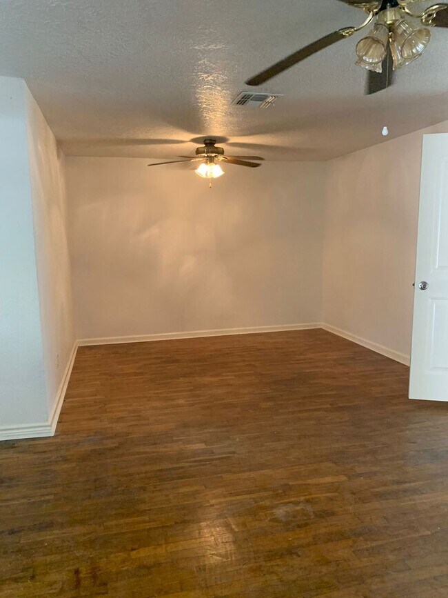 Building Photo - 1272 Pecan St
