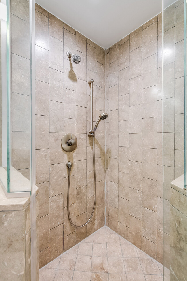 Master Bathroom - 2010 S Beverly Glen Blvd