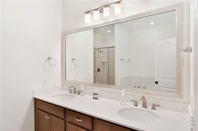 Building Photo - 510 Mariners Cir