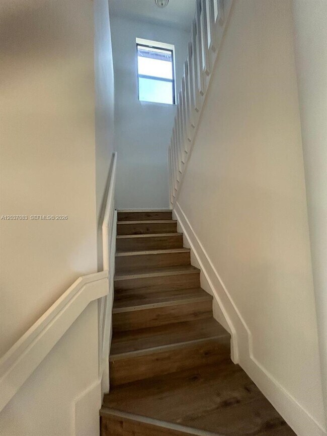 Building Photo - 5525 Agostino Way