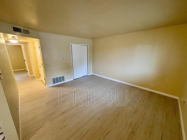 Building Photo - 12409 Manitoba Dr NE
