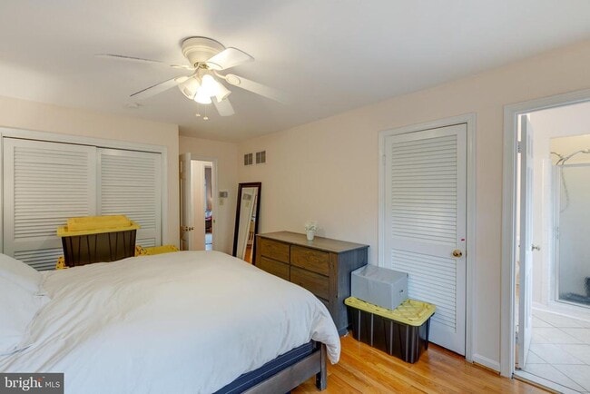 Building Photo - 6813 Market Square Dr