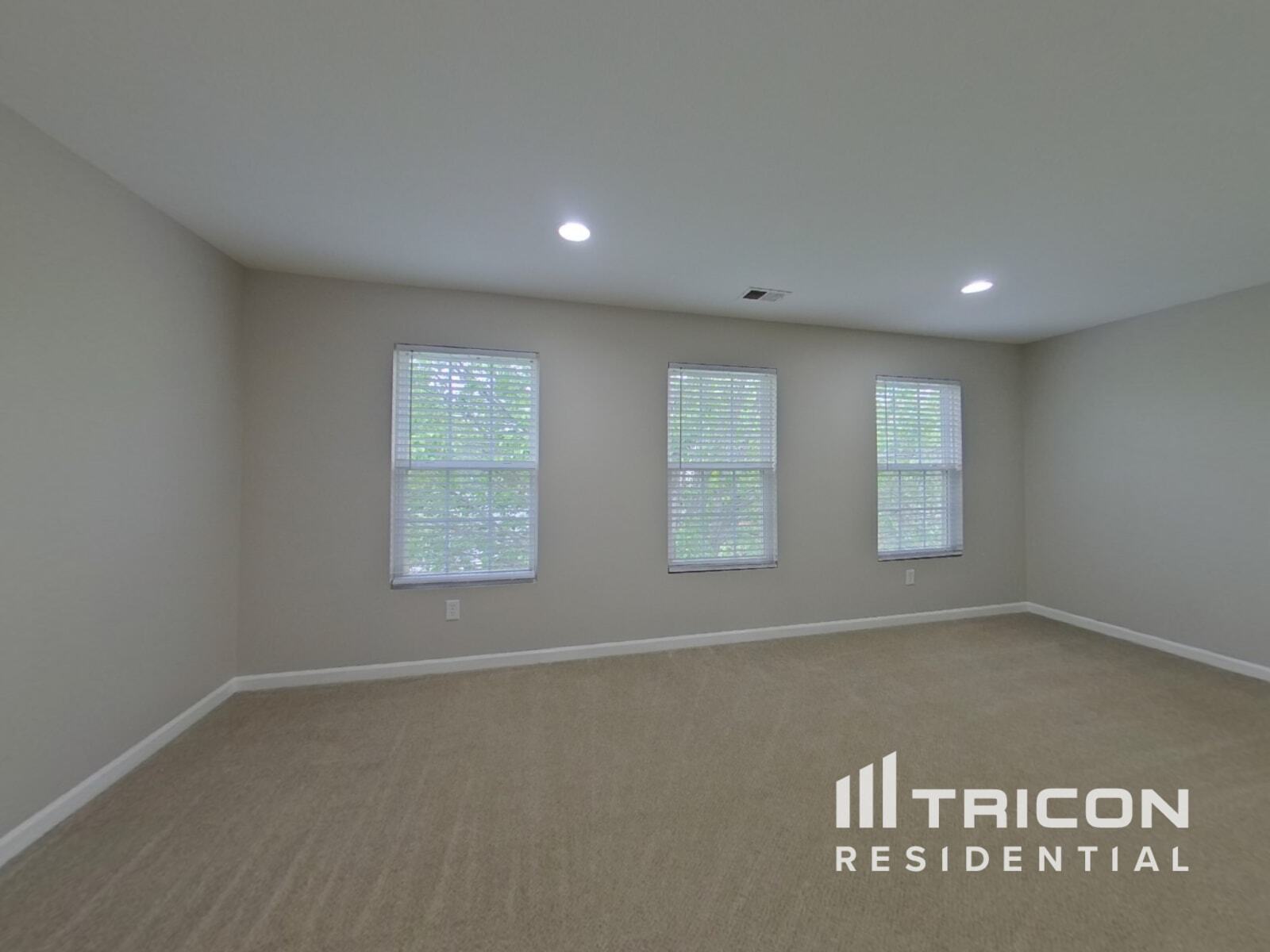 Building Photo - 2426 Highland Park Dr