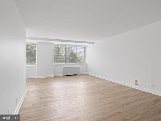 Building Photo - 301 N Beauregard St
